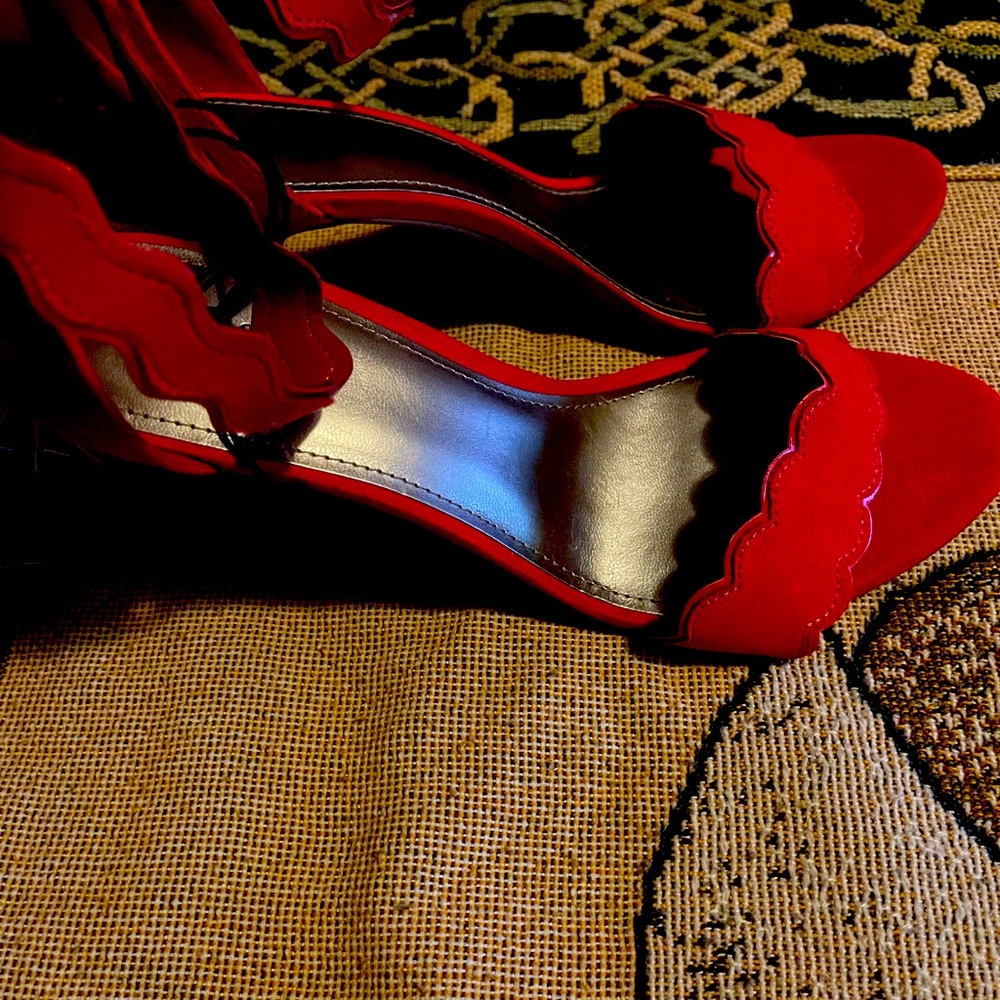 Red heels - Picture 2 of 4